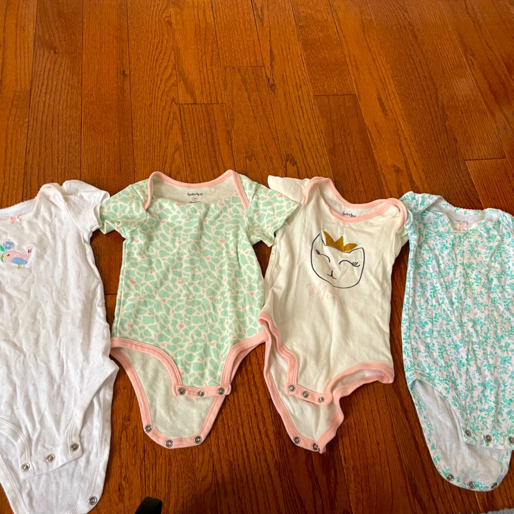 Baby girl 4 assorted  colors and patterns short sleeve tops bundle 9 months